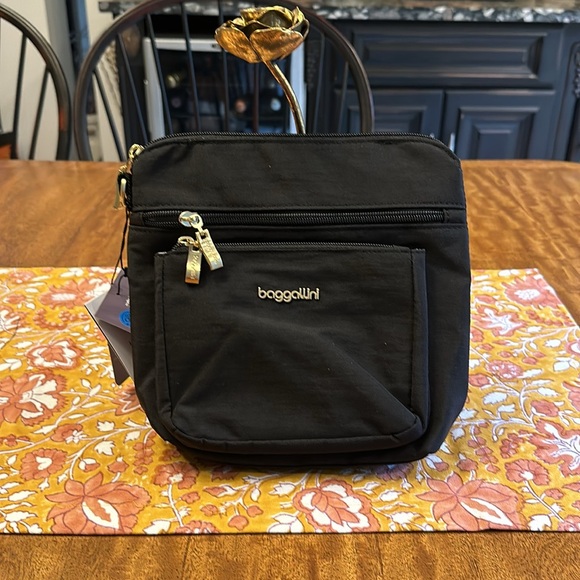 BAGGALLINI women’s Modern Pocket Crossbody - Picture 11 of 16